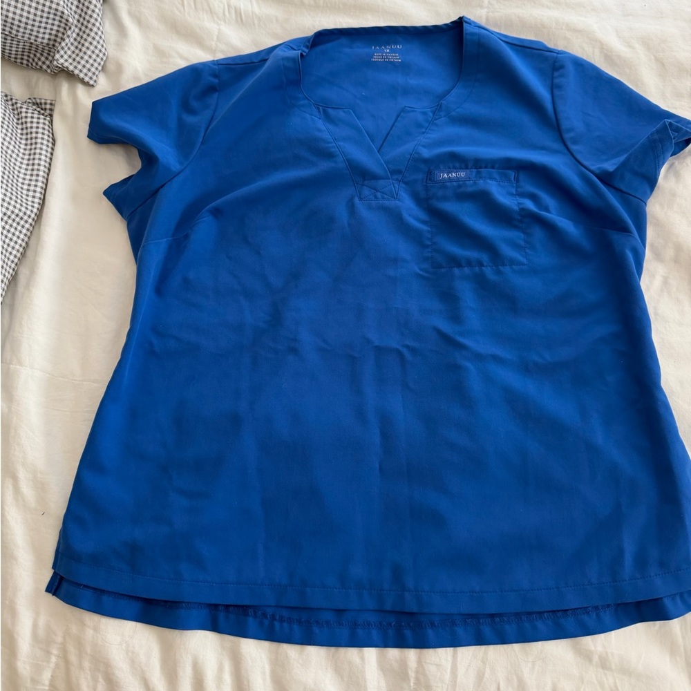 Jaanuu Scrub Top